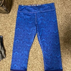 Reversible Patterned Capri Leggings
